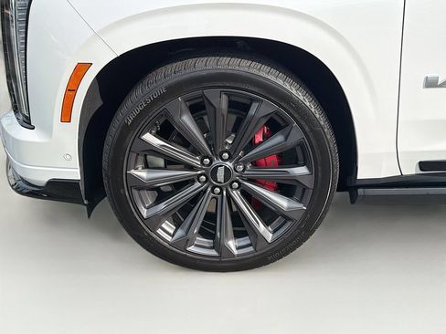 Certified 2025 Cadillac Escalade ESV V AWD/4WD image 45