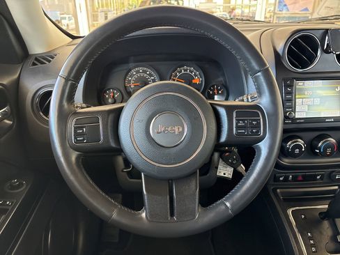 Used 2015 Jeep Patriot Latitude FWD image 20