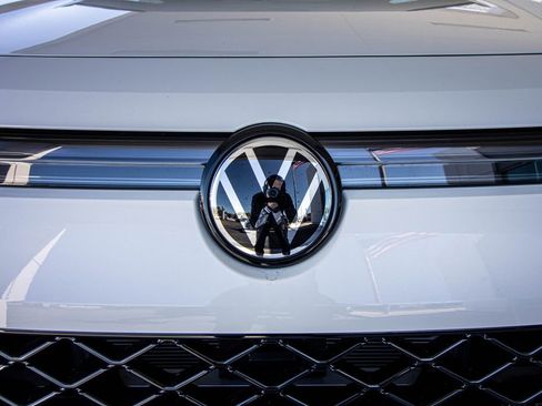 New 2026 Volkswagen Tiguan SE R-Line image 8