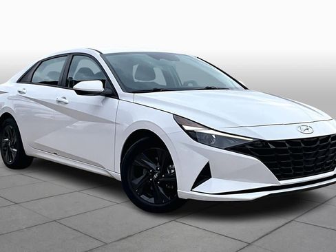 Used 2023 Hyundai Elantra SEL image 3