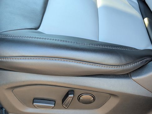 Used 2023 Ford Explorer XLT w/ Equipment Group 202A image 11