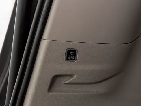 Used 2023 Jeep Wagoneer L Series II image 17