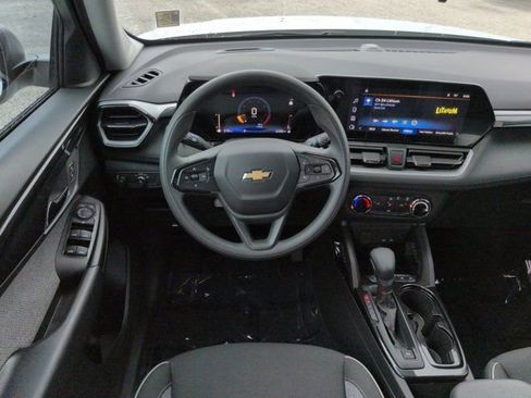 Used 2024 Chevrolet TrailBlazer LS w/ LS Convenience Package FWD image 15