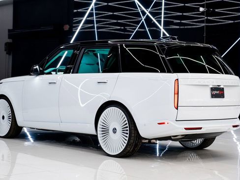 Used 2026 Land Rover Range Rover Long Wheelbase SE image 15