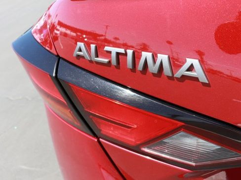 Used 2024 Nissan Altima 2.5 SV FWD image 6