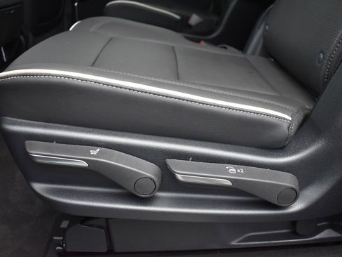 Certified 2025 Cadillac Escalade ESV Sport w/ Touring Package image 26