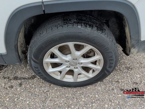 Used 2017 Jeep Cherokee Sport AWD/4WD image 12