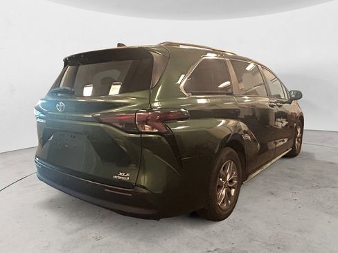 Certified 2024 Toyota Sienna XLE image 5