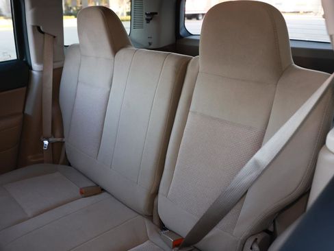 Used 2016 Jeep Patriot Latitude w/ Sun/Sound Group image 8