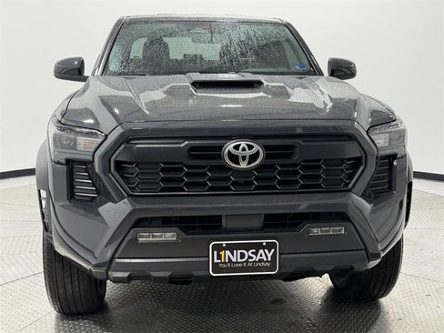 Used 2025 Toyota Tacoma TRD Sport image 2