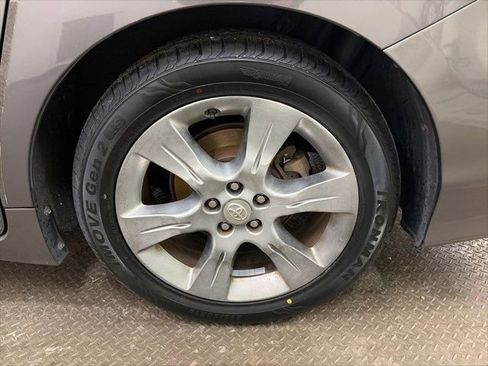 Used 2011 Toyota Sienna SE image 41