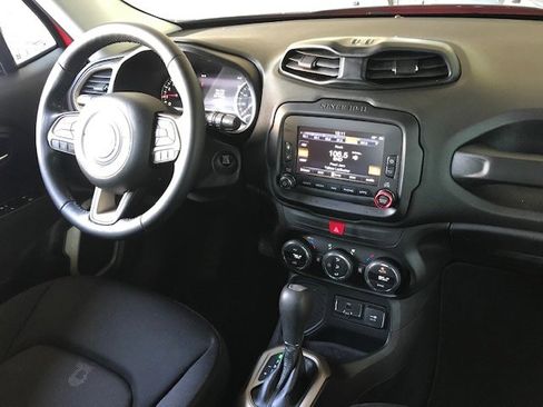 Used 2017 Jeep Renegade Latitude image 8