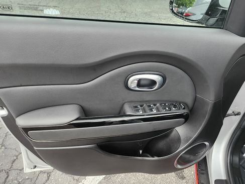 Used 2018 Kia Soul ! w/ Tech Package FWD image 23