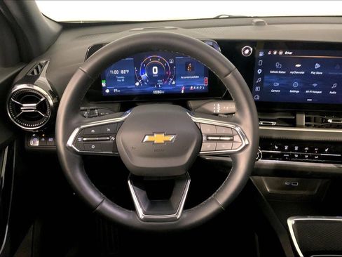 Used 2026 Chevrolet Equinox LT FWD image 5