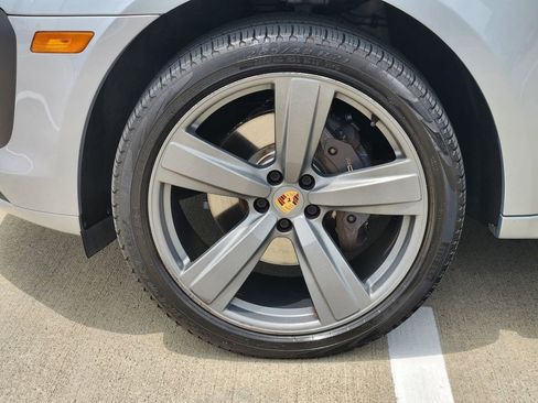 Used 2022 Porsche Macan AWD/4WD image 10