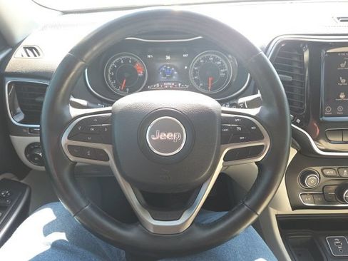 Used 2019 Jeep Cherokee Limited FWD image 37