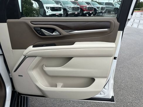 Used 2023 GMC Yukon XL Denali AWD/4WD image 36