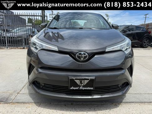 Used 2018 Toyota C-HR XLE FWD image 2