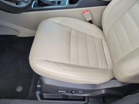 Used 2018 Ford Escape Titanium FWD image 25