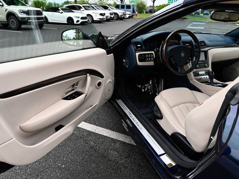 Used 2012 Maserati GranTurismo Convertible RWD image 15