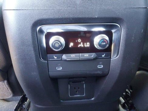 Used 2024 GMC Yukon Denali image 11