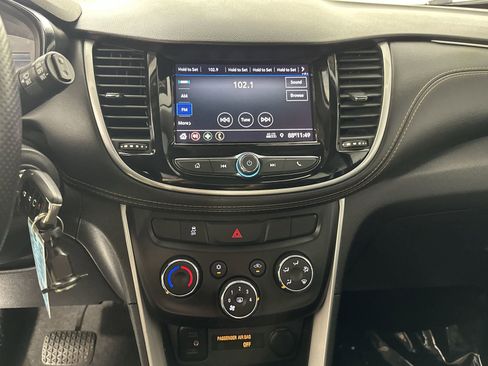 Used 2021 Chevrolet Trax LT FWD image 21