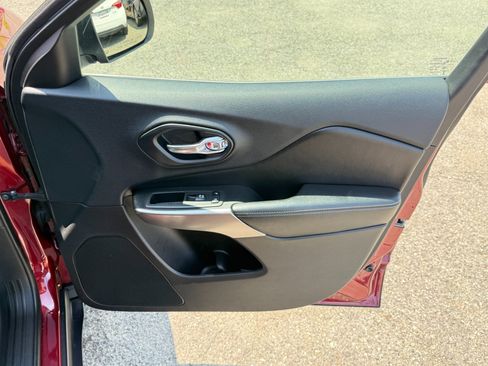 Used 2019 Jeep Cherokee Latitude Plus w/ Comfort/Convenience Group image 50