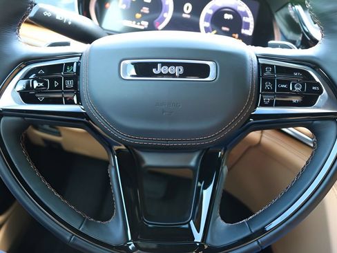 Used 2026 Jeep Grand Cherokee Summit w/ Obsidian Package AWD/4WD image 22