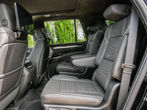 Used 2026 Cadillac Escalade Platinum Sport w/ LPO, Floor Liner Package AWD/4WD image 32