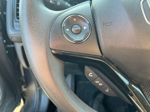 Used 2021 Honda HR-V LX image 13