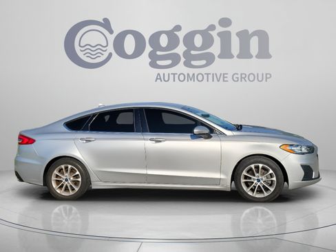Used 2019 Ford Fusion SE FWD image 5