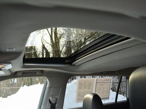 Used 2022 Toyota Highlander XLE image 9