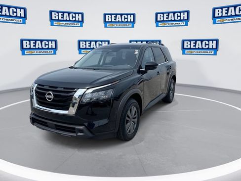 Used 2025 Nissan Pathfinder SV FWD image 4