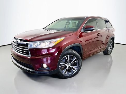 Used 2016 Toyota Highlander XLE image 3
