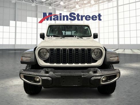 Used 2025 Jeep Gladiator Sport AWD/4WD image 8