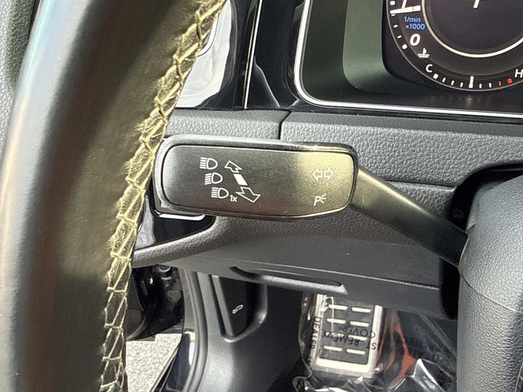 Used 2019 Volkswagen Golf R 4-Door AWD/4WD image 23