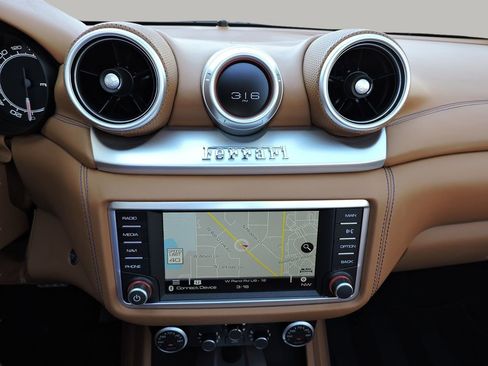 Used 2017 Ferrari California T image 28