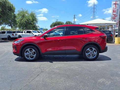 Certified 2025 Ford Escape ST-Line AWD/4WD image 9
