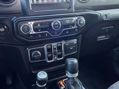 Used 2022 Jeep Gladiator Sport AWD/4WD image 13
