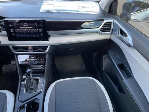 New 2026 Volkswagen Taos SE FWD image 8