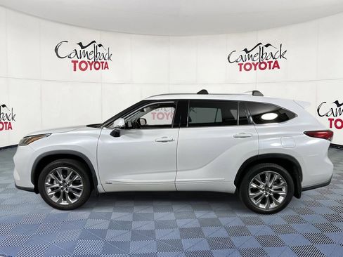Used 2022 Toyota Highlander Limited image 4