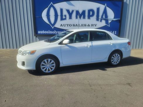 Used 2013 Toyota Corolla LE FWD image 1