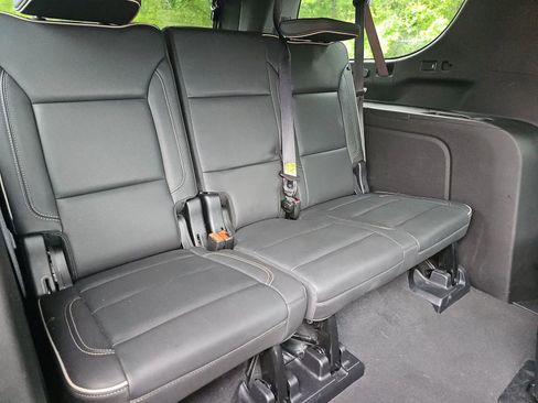 Used 2023 Chevrolet Suburban Premier RWD image 10