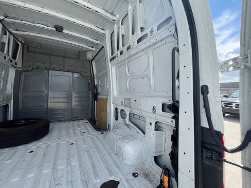 Used 2021 Nissan NV 2500 S image 20