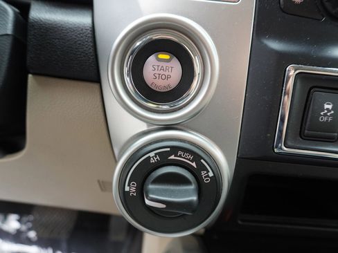 Used 2017 Nissan Titan SL AWD/4WD image 21