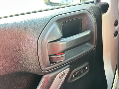 Used 2015 Jeep Wrangler Unlimited Rubicon image 23