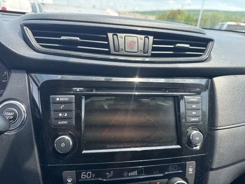 Used 2018 Nissan Rogue SV AWD/4WD image 16