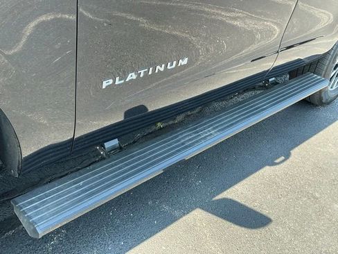 Used 2025 Ford Expedition Platinum AWD/4WD image 13