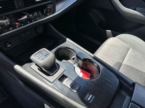 Used 2024 Nissan Rogue SV FWD image 14