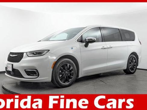 Used 2023 Chrysler Pacifica Limited FWD image 1